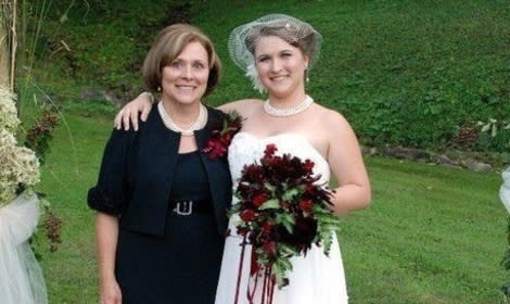 Allana Maiden (right) and her mother, Debbie Barrett. (Photo: Courtesy of Allana Maiden)