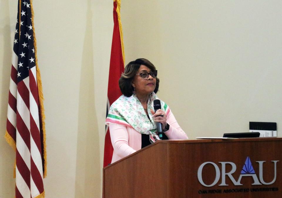 Longtime Oak Ridge resident Ruby Miller speaks at the "Roots of America" talk. She co-chaired the series of talks in Oak Ridge with Jim Palmer.