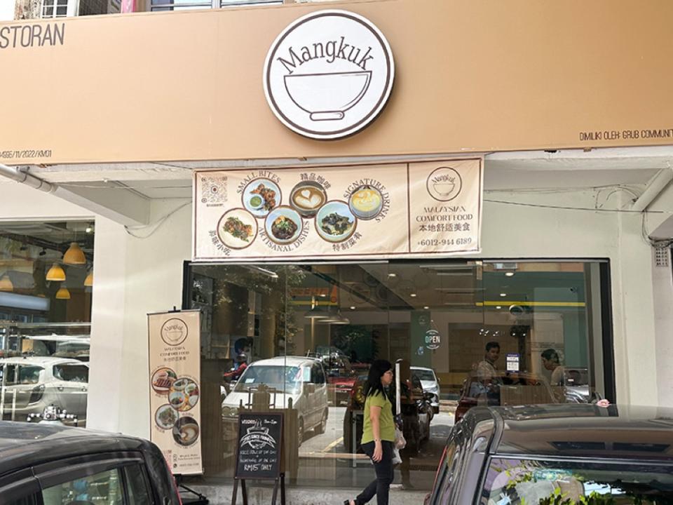 Look for the restaurant, across from JPJ and 99 Speedmart in this Bandar Menjalara commercial area