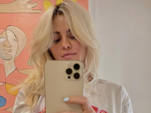 Selena Gomez stuns fans with new platinum blonde hair