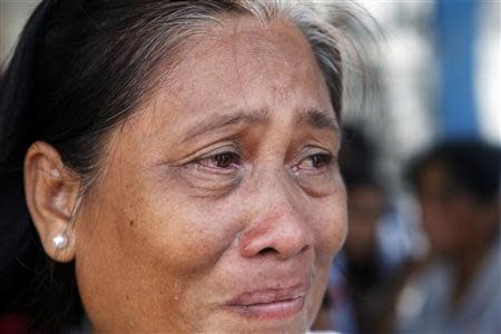 A woman weeps outside a police camp after failing to see her children amongst the hostages released by the Muslim rebels of Moro National Liberation Front (MNLF) in Zamboanga city in southern Philippines September 17, 2013. REUTERS/Erik De Castro