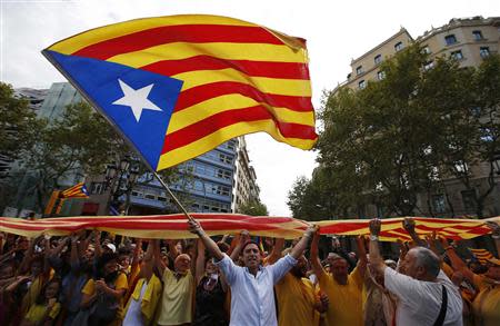 Catalan separatists form a human chain to mark the "Diada de Catalunya" (Catalunya's National Day) in central Barcelona September 11, 2013. REUTERS/Albert Gea