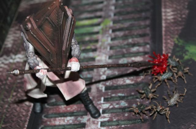 Mezco One:12 Collective Pyramid Head Silent Hill 2 Action Figure Review 