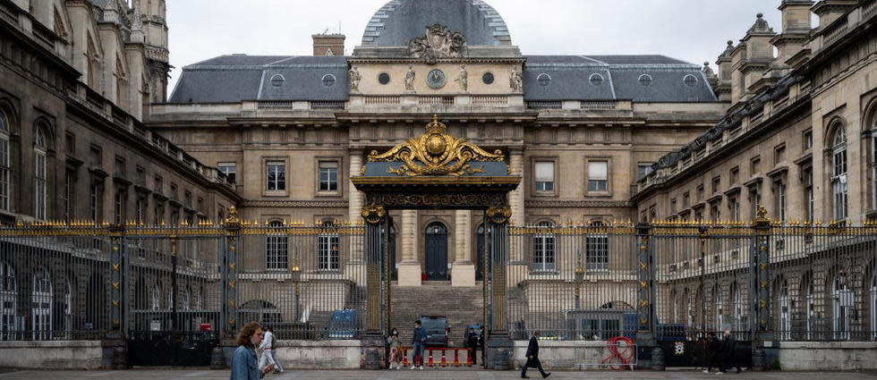 L'assaillant avait attaqué au cri d'« Allah Akbar » des militaires : un Égyptien de 33 ans comparaît à partir de lundi 21 juin 2021 devant la cour d'assises spéciale de Paris, pour cette attaque qu'il soutient avoir menée seul, sans lien avec un groupe djihadiste.
