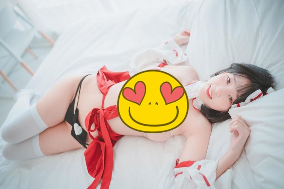 ▲姜仁卿大玩 COSPLAY ，並把胸前兩個「邪惡之物」封印了！（圖／翻攝 inkyung97　IG ）