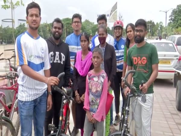 Members of Happy Hyderabad donating a cycle (Photo/ANI)