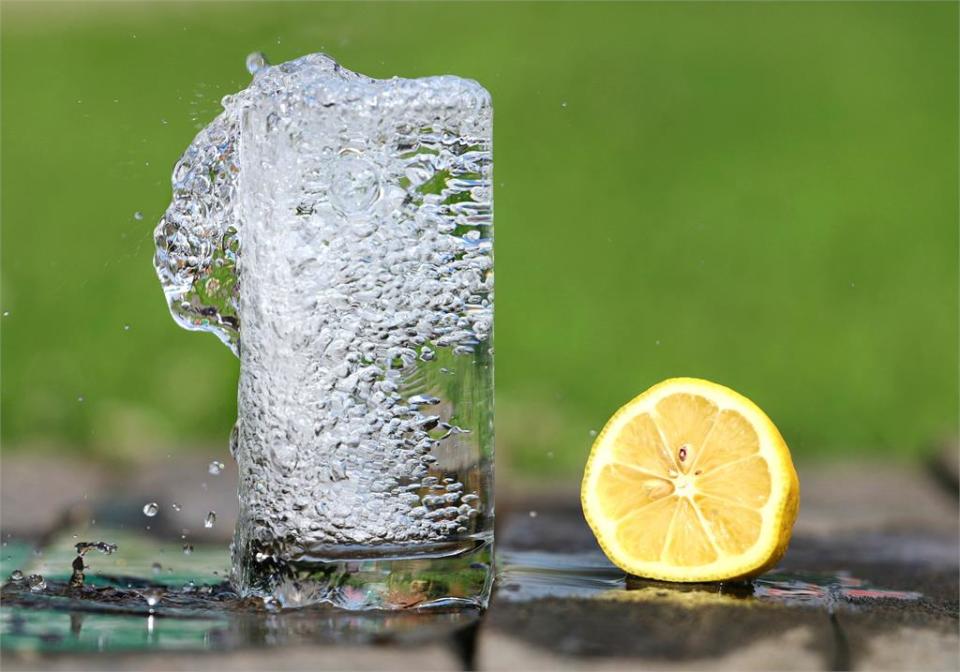 水要喝多少才夠？營養師教你喝水小技巧與最佳時機