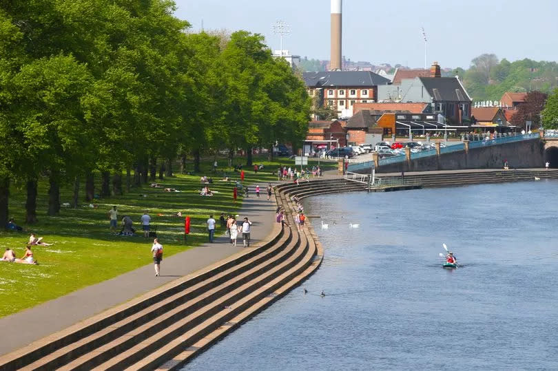 A hot and sunny Victoria Embankment in Nottingham