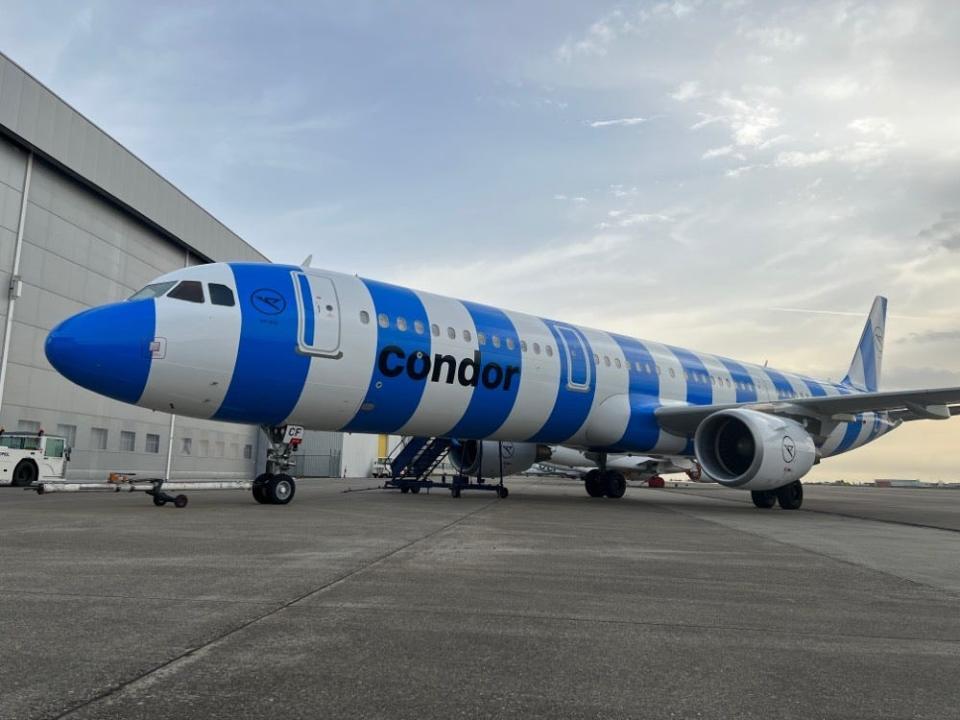 A Condor Airbus A320 in newest livery.