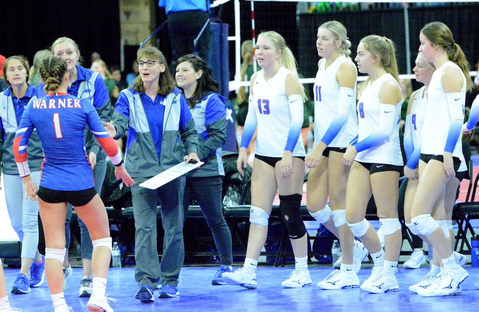 Warner head coach Kari Jung congratulates Courtney Bjorgaard during the Monarchs' 3-0 Class B semifinal win over Wolsey-Wessington in the state high school volleyball tournament on Friday, Nov. 18, 2022 in the Denny Sanford PREMIER Center.