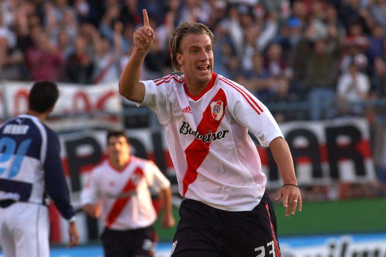 Un festejo de Maxi López en River, en la victoria sobre Gimnasia por 2 a 0, el 26 de octubre de 2003