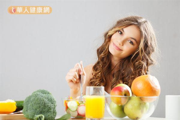 鹼性飲食減重法如同吃素，飲食項目只有新鮮水果與蔬食。