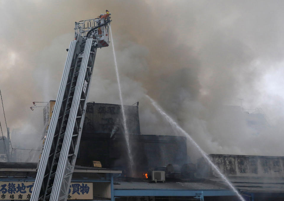 <p>Firefighters operate at the fire site at Tokyo’s Tsukiji fish market in Tokyo, Japan August 3, 2017. (Photo: Toru Hanai/Reuters) </p>