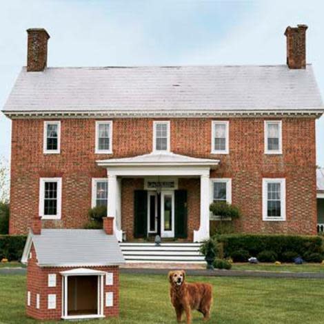 Georgian-style doghouse