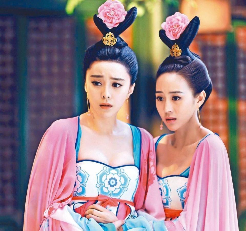 和范冰冰（左）合作《武媚娘傳奇》，張鈞甯（右）以柔美腹黑的反差演出，一腳踩穩中國市場。（中天提供）