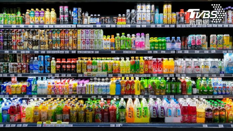 台灣隨處都能見到飲料店，就連超商的飲料種類也五花八門。（示意圖／shutterstock達志影像）