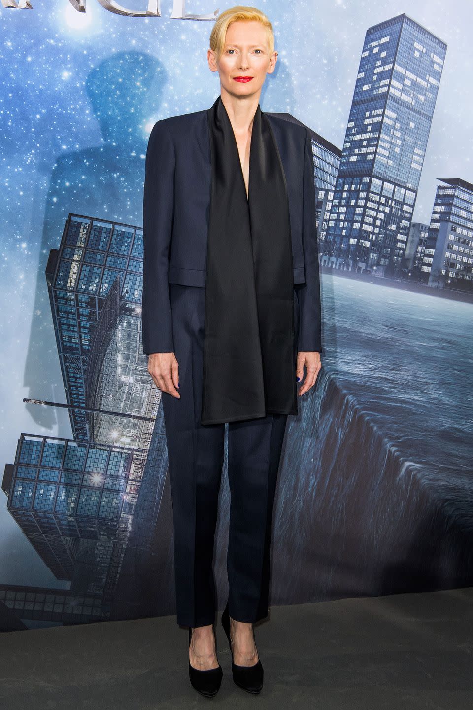 <p><strong>October 2016 </strong>The queen of the trouser suit, Tilda Swinton, rocks a simple yet elegant navy suit and scarf combo. </p>