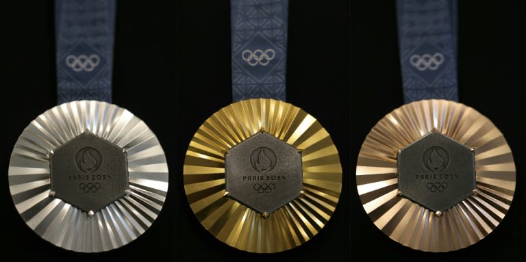 The medals are designed by upmarket Paris jeweller Chaumet (Thomas SAMSON)