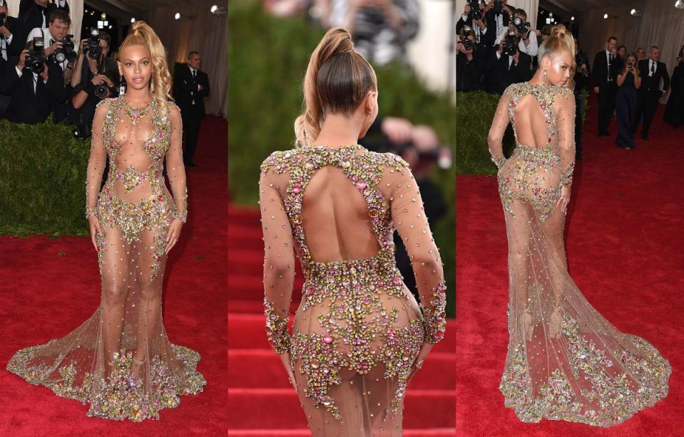 <p><strong>Quand : 4 mai 2015 </strong><br> Tu déchires, Bey ! Beyoncé a fait couler beaucoup d’encre en optant pour cette robe Givenchy toute en strass hyper transparente lors du Met Gala 2015. <em>(Photos : Getty)</em> </p>