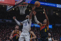Dallas Mavericks center Daniel Gafford (21) and Oklahoma City Thunder guard Shai Gilgeous-Alexander (2) compete for a rebound during the first half of Game 5 of an NBA basketball second-round playoff series, Wednesday, May 15, 2024, in Oklahoma City. (AP Photo/Nate Billings)