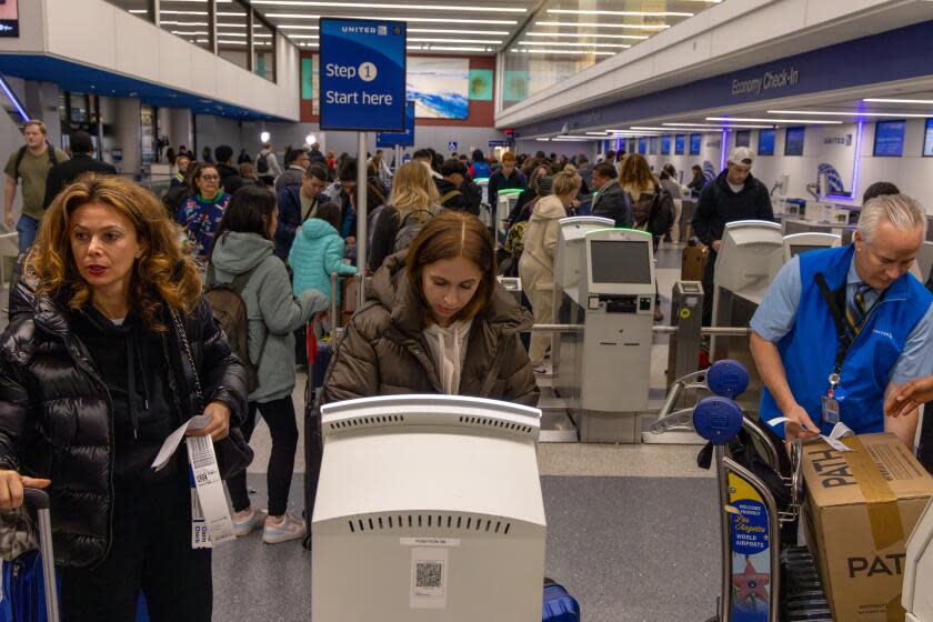 LOS ANGELES, CA - DECEMBER 21: Holiday travelers rush at Los Angeles International Airport on Thursday, Dec. 21, 2023 in Los Angeles, CA. (Irfan Khan / Los Angeles Times)