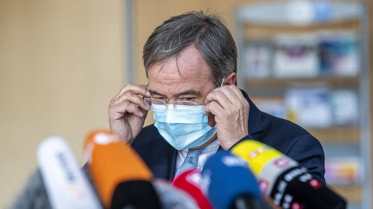 Der nordrhein-westfälische Ministerpräsident steht wegen des Corona-Ausbruchs in einer Fleischfabrik im Kreis Gütersloh unter Druck. Foto: dpa