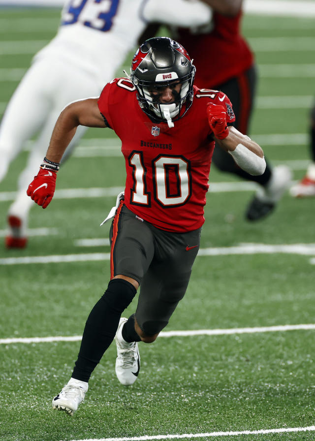 Tampa Bay Buccaneers wide receiver Scotty Miller (10) warms up before an  NFL football game against