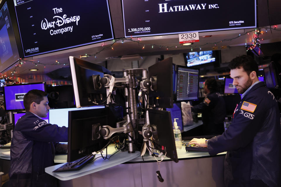 FTSE NEW YORK, NEW YORK - DECEMBER 01: Traders work on the floor of the New York Stock Exchange during morning trading on December 01, 2023 in New York City. Stocks opened lower a day after the S & P and Dow Jones closed on their best day of the year with the Dow Jones rising 1.5%, or more than 500 points, a new closing high for 2023. (Photo by Michael M. Santiago/Getty Images)