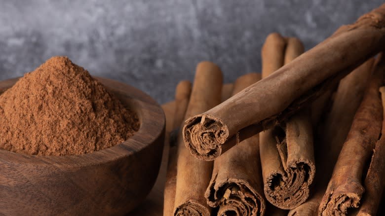 Cinnamon sticks and cinnamon powder