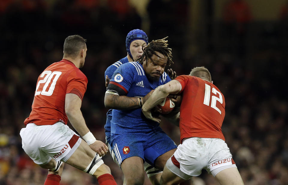 Le capitaine Mathieu Bastareaud a été impressionnant à Cardiff. (AP Photo/Alastair Grant)