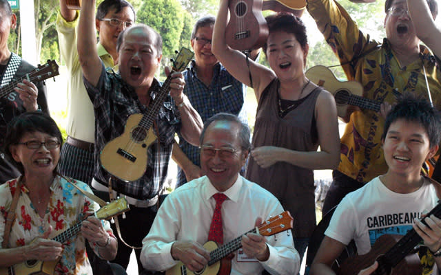 Tan Cheng Bock on the ukelele