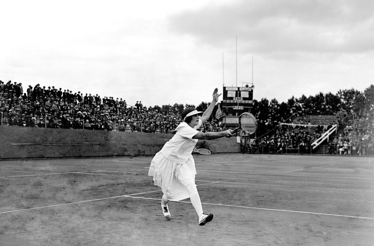 Helen Wills of the USA in play during the doubles match between Wills and Hazel Wightman and British duo Phyllis Covell and Kathleen McKane. Wills and Wightman won the gold. (PA Images / Alamy Stock Photo / Alamy Stock Photo)