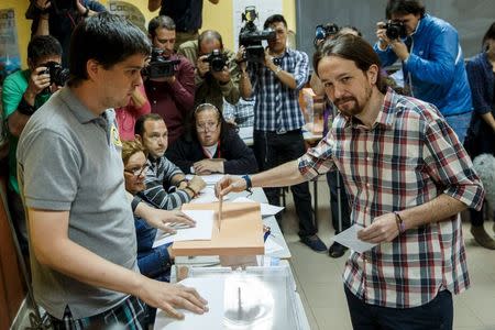 Podemos (We Can) leader Pablo Iglesias poses while casting his vote at a polling station during regional and municipal elections in Madrid, Spain, May 24, 2015. REUTERS/Andrea Comas