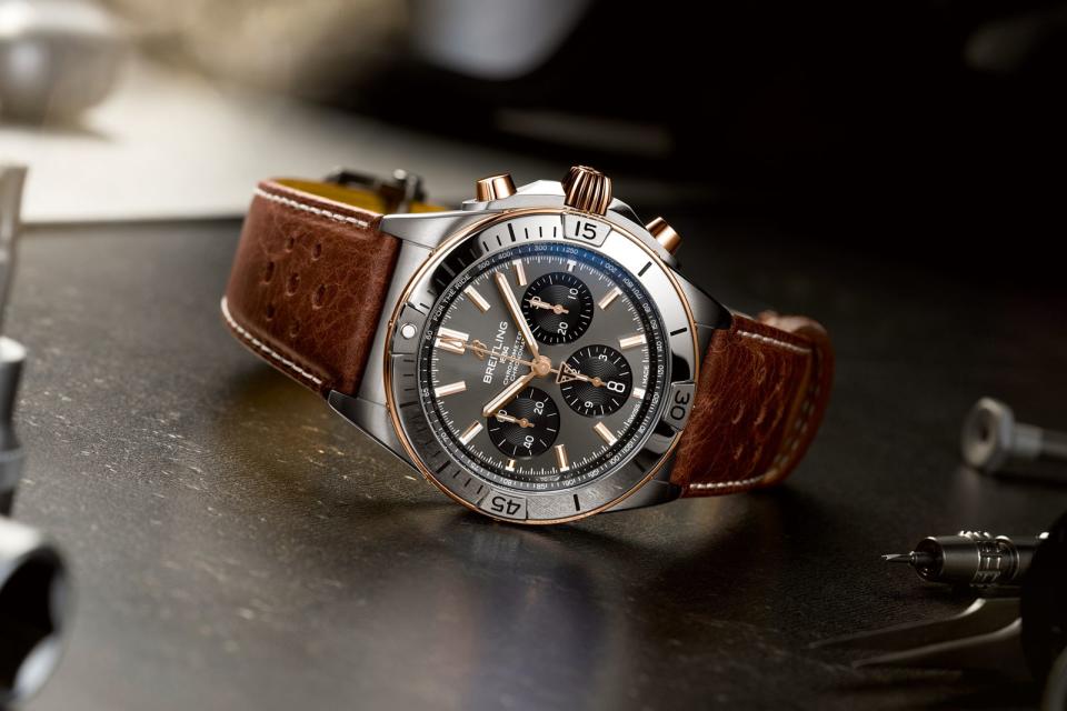 Chronomat B01 42 Triumph計時碼錶，可以看到計時秒針末端有凱旋的Logo。定價NT$308,000。