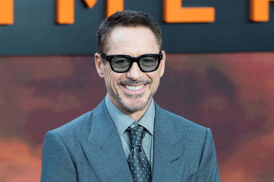 LONDRES, REINO UNIDO - 13 DE JULIO: Robert Downey Jr. asiste al estreno británico de 'Oppenheimer' en Odeon Luxe Leicester Square en Londres, Reino Unido, el 13 de julio de 2023. (Foto de Wiktor Szymanowicz/Agencia Anadolu vía Getty Images)