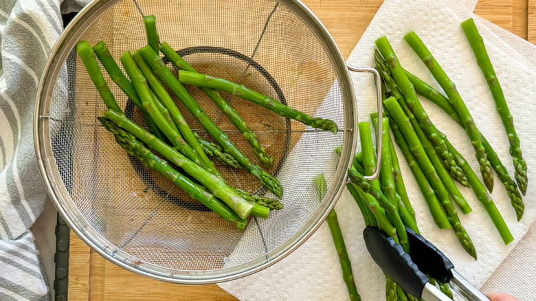 asparagus in strainer and towel