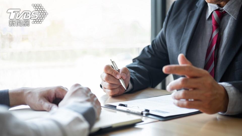 網友認為面試官問待業在幹嘛是在考驗說謊能力。（示意圖／shutterstock達志影像）