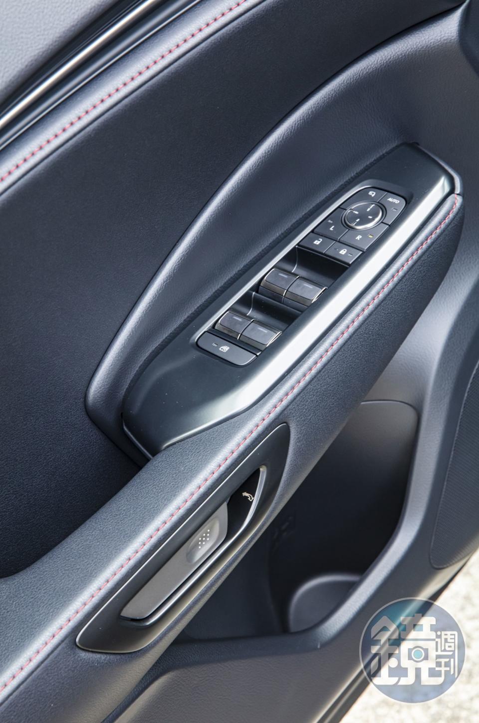e-Latch電子式門把與SEA安全離座輔助系統相連，能大幅降低下車時遭後方來車碰撞的風險。