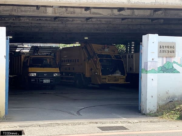 環保局九月一日起在百福班隊增設垃圾車定點服務。（記者李瓊慧攝）