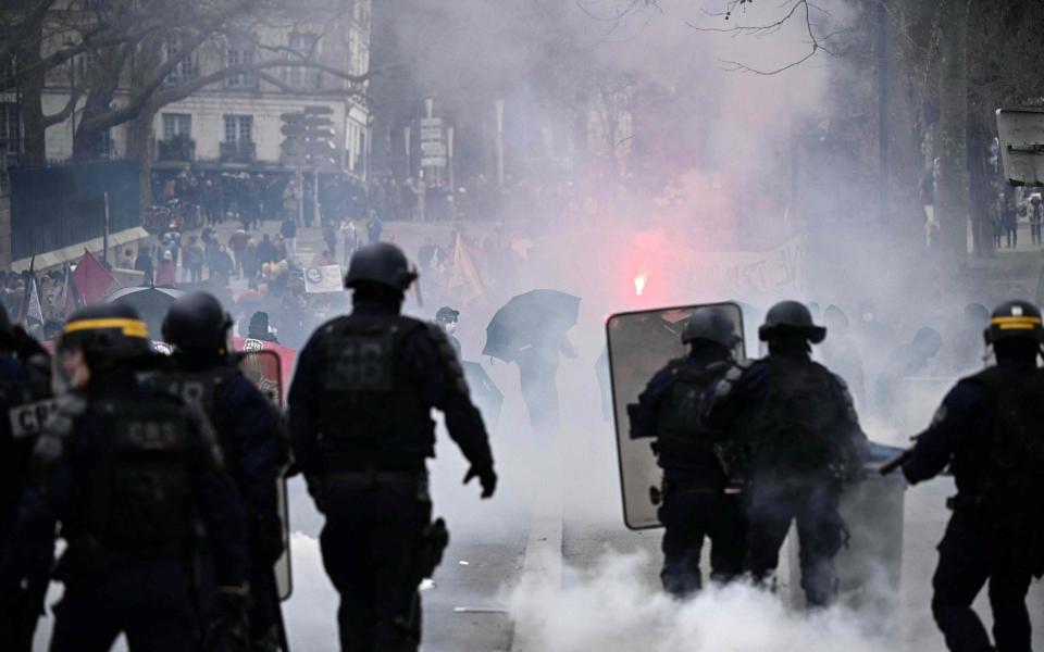 Riot police face protesters in Nantes - AFP