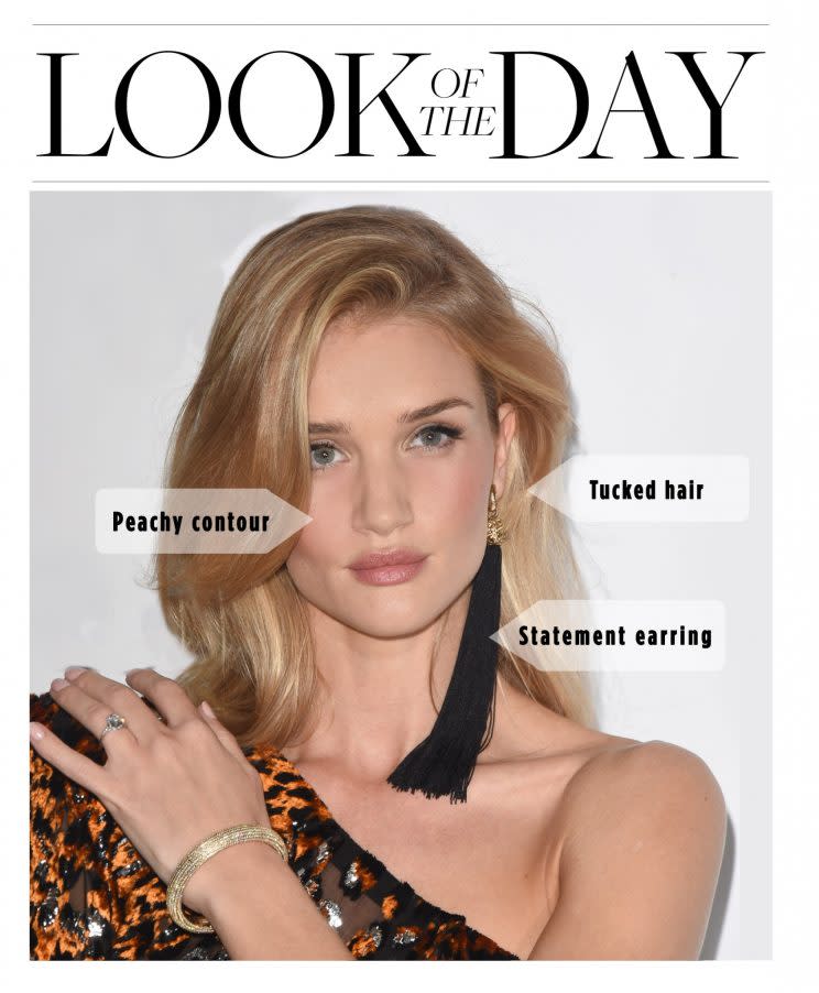 Rosie Huntington-Whiteley's elegant '80s beauty look. (Photo: Getty)