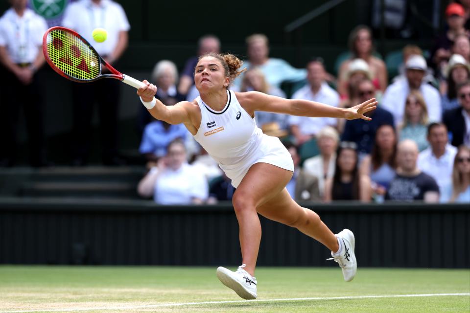 Jasmine Poalini stretches to play a shot against Donna Vekic (Getty Images)