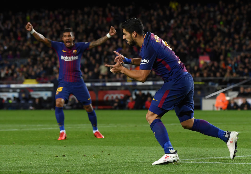 Luis Suarez celebrates his equalizer for Barcelona against Alaves on Sunday. (Getty)