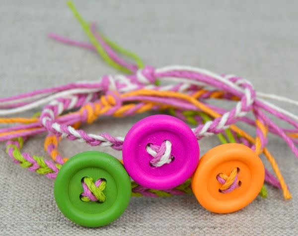 8) Button Friendship Bracelet Pattern