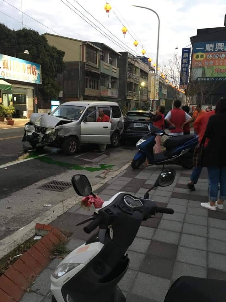 快新聞／土庫酒醉男連環撞三車 兩乘客險被撞成肉餅 