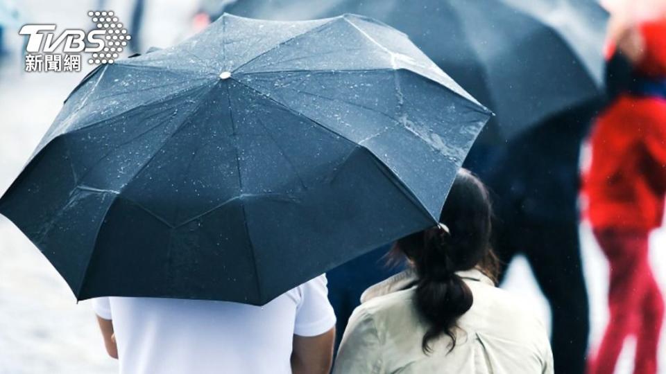 大台北及東半部地區須留意局部短暫雨。（示意圖／shutterstock 達志影像）