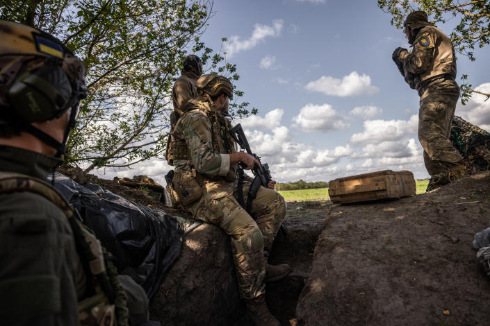 Ukrainian soldiers in a frontline trench in the Kherson region on Sept. 21, 2022. (Jim Huylebroek/The New York Times)