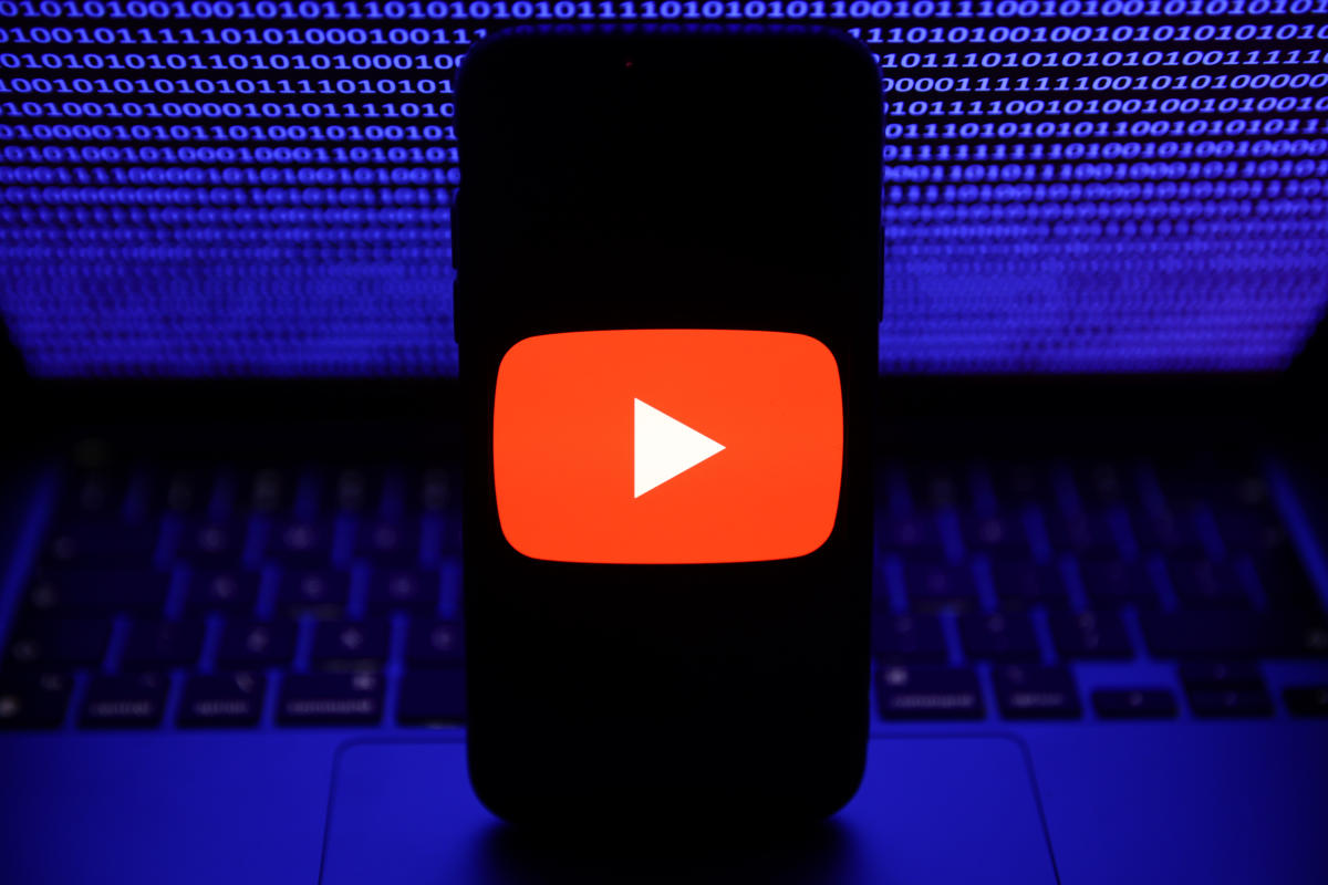 YouTube tests AI-generated comment summaries and a chatbot for videos