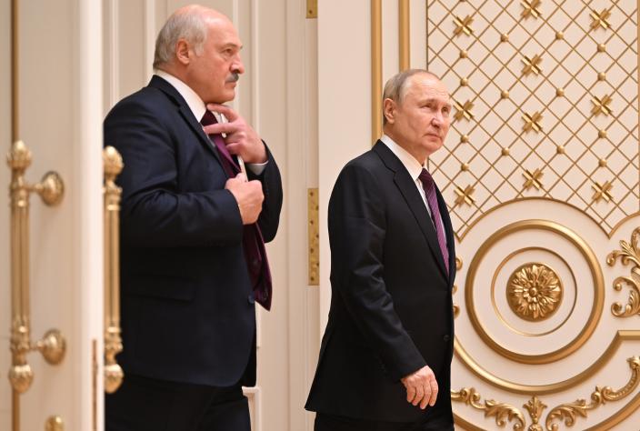 Lukashenko and Putin (EPA)