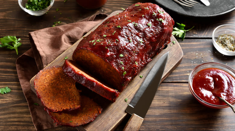 Meatload glazed with barbecue sauce